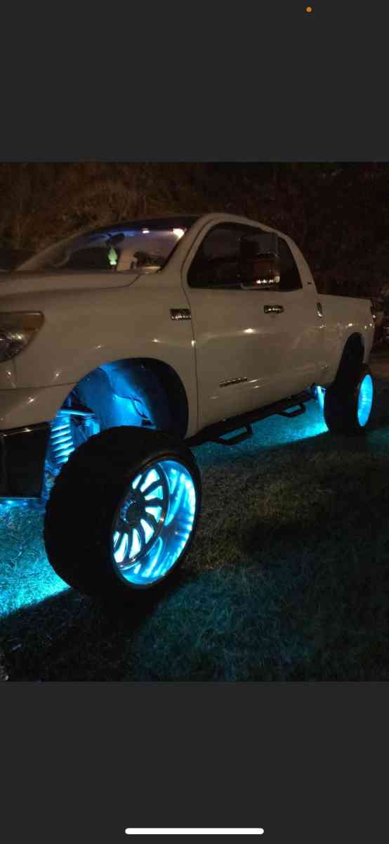 08 toyota tundra needs transmission - Clearwater, Florida - FleaMarketBay