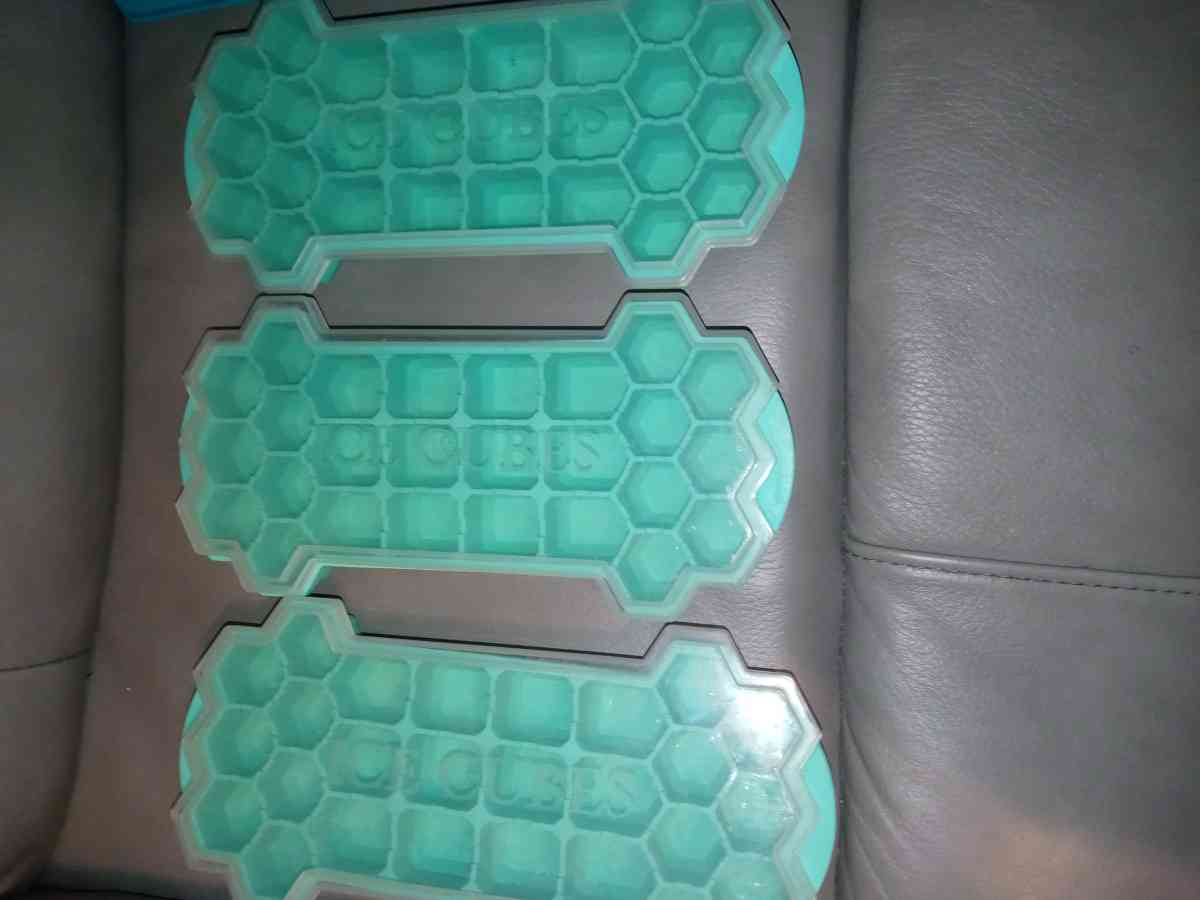 three honeycomb ice Cube mold trays with lids to regular ice - Davenport, Florida - FleaMarketBay