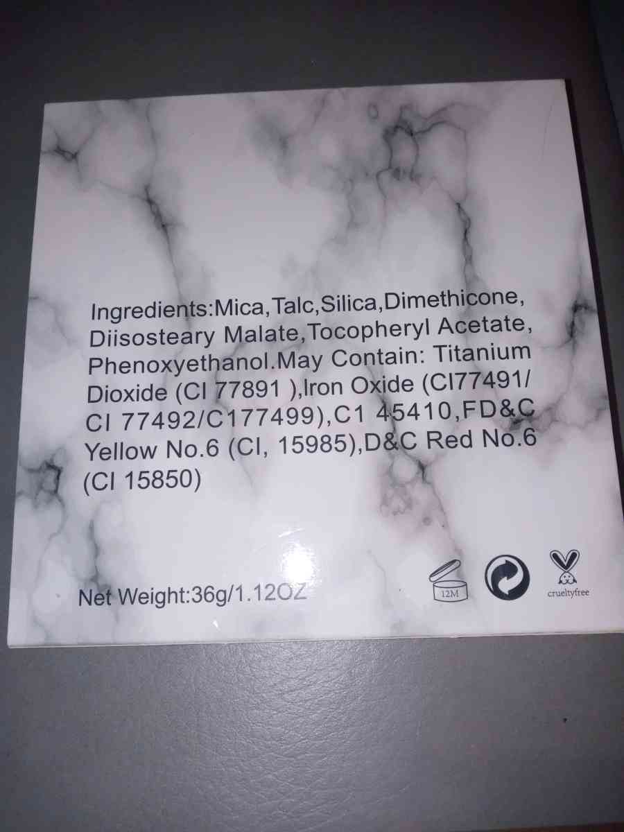 16 color palette makeup with mirror - Davenport, Florida - FleaMarketBay