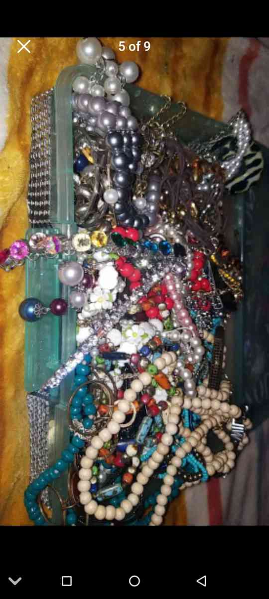 bulk new and broken jewelry and charms - New Port Richey, Florida - FleaMarketBay