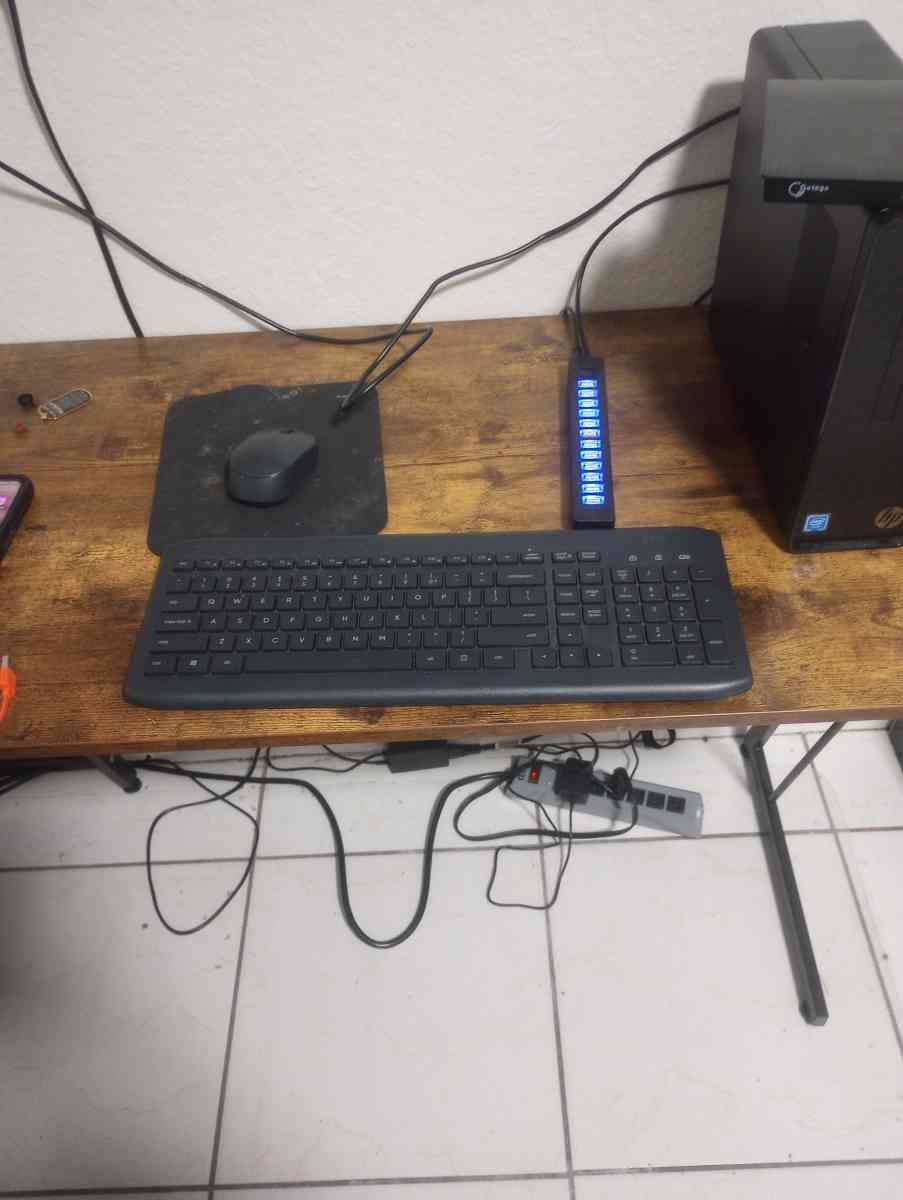 HP Slim PC Desk Computer 4 Gb RAM 256 Gb SSD no delivery - Homestead, Florida - FleaMarketBay