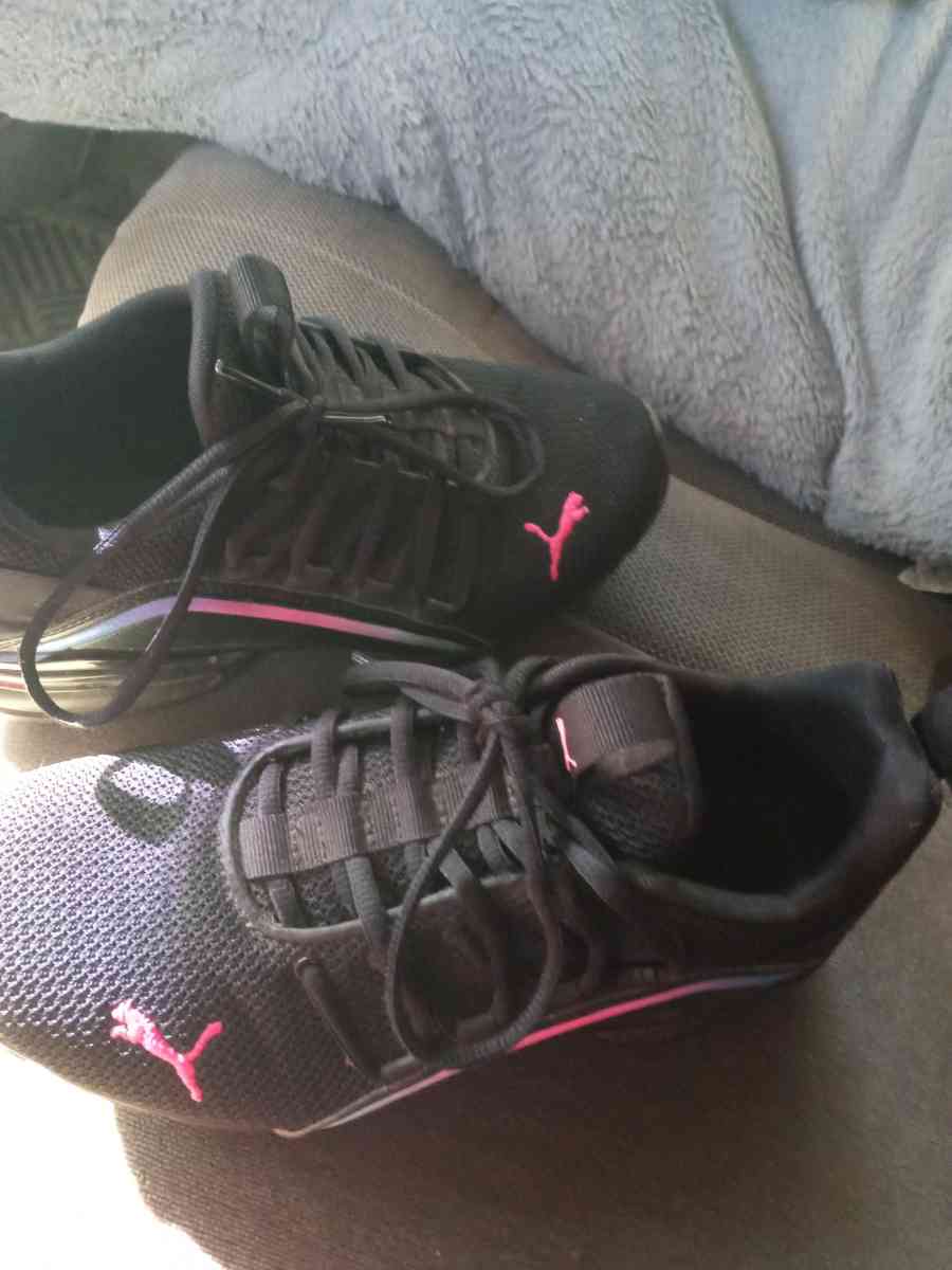 puma shoes for women size size 7 and half - Alton, Missouri - FleaMarketBay