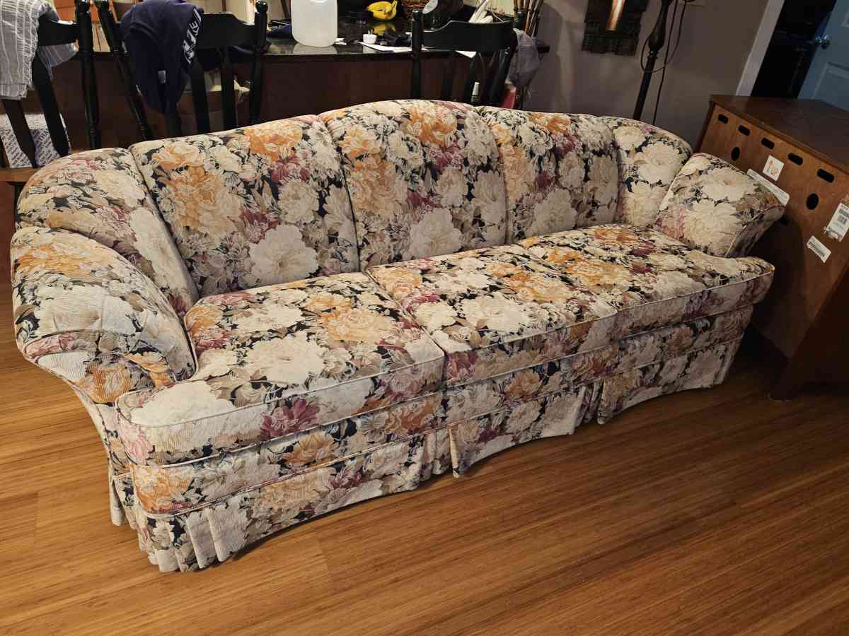 couch - Lynn, Massachusetts