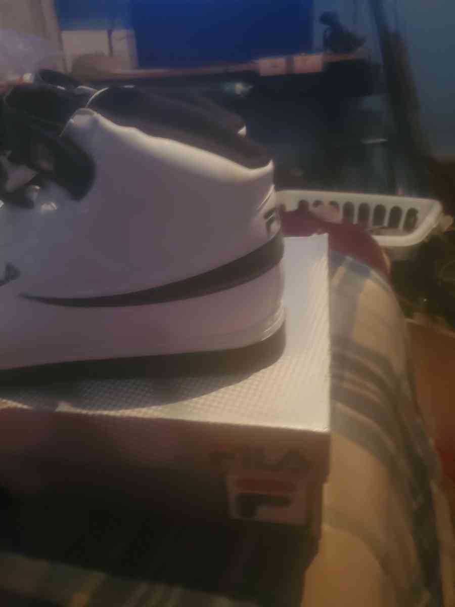 Mens White Fila Shoes - Detroit, Michigan - FleaMarketBay