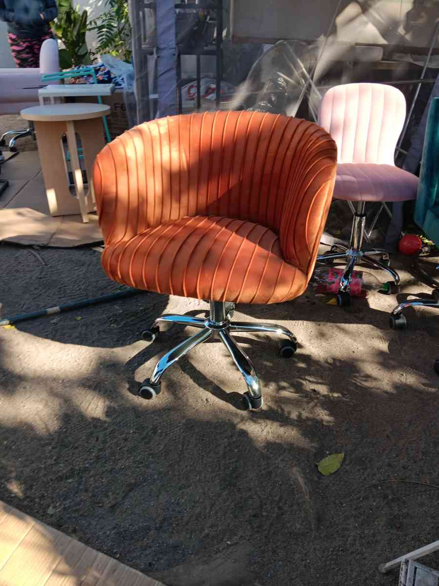 custom design furniture - Adelanto, California