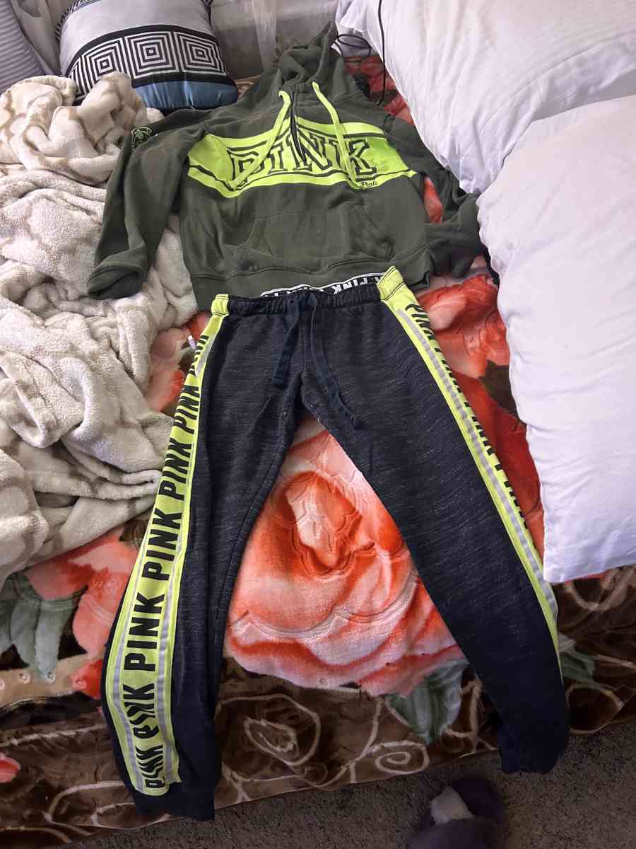 1 piece outfit - Aurora, Colorado