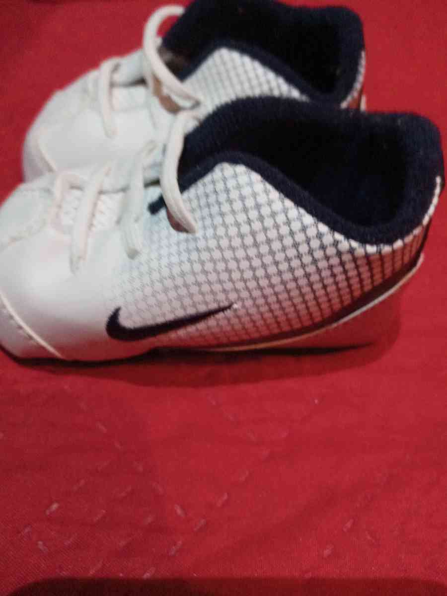 baby infant Nike booties size 2c - Davenport, Florida
