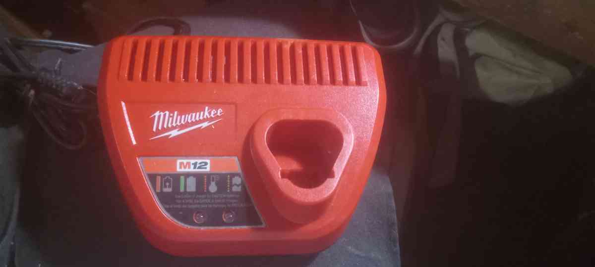 Milwaukee M12 Battery Charger - Ponchatoula, Louisiana - FleaMarketBay