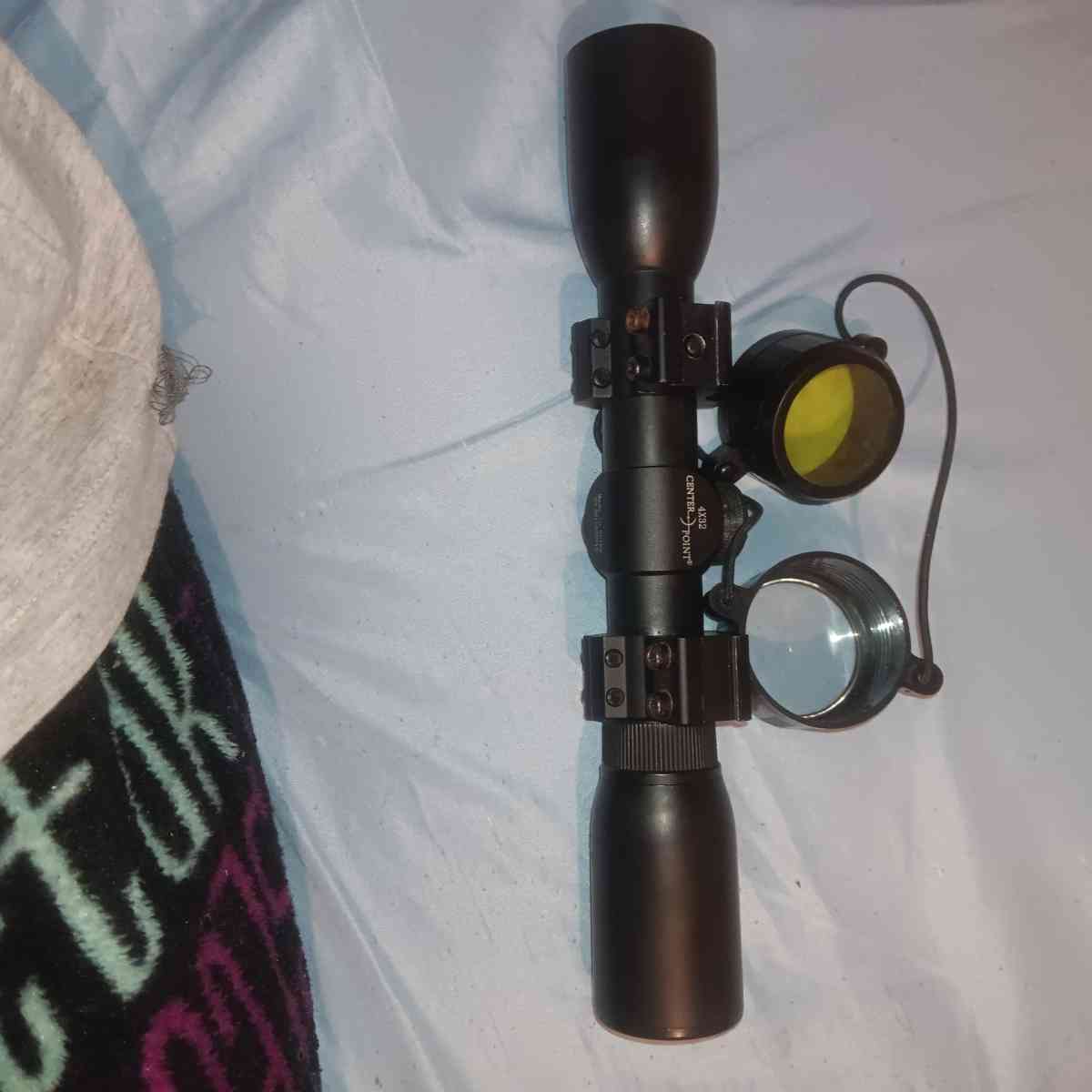 4X32 CENTER POINT RIFLE SCOPE - Mount Pleasant, Pennsylvania