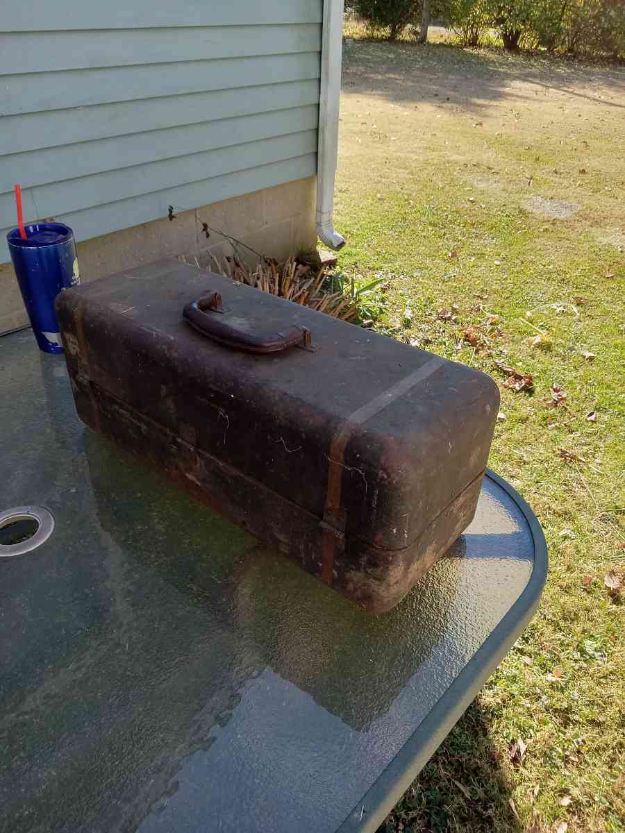 antique metal fishing tackle box - New Albany, Indiana - FleaMarketBay