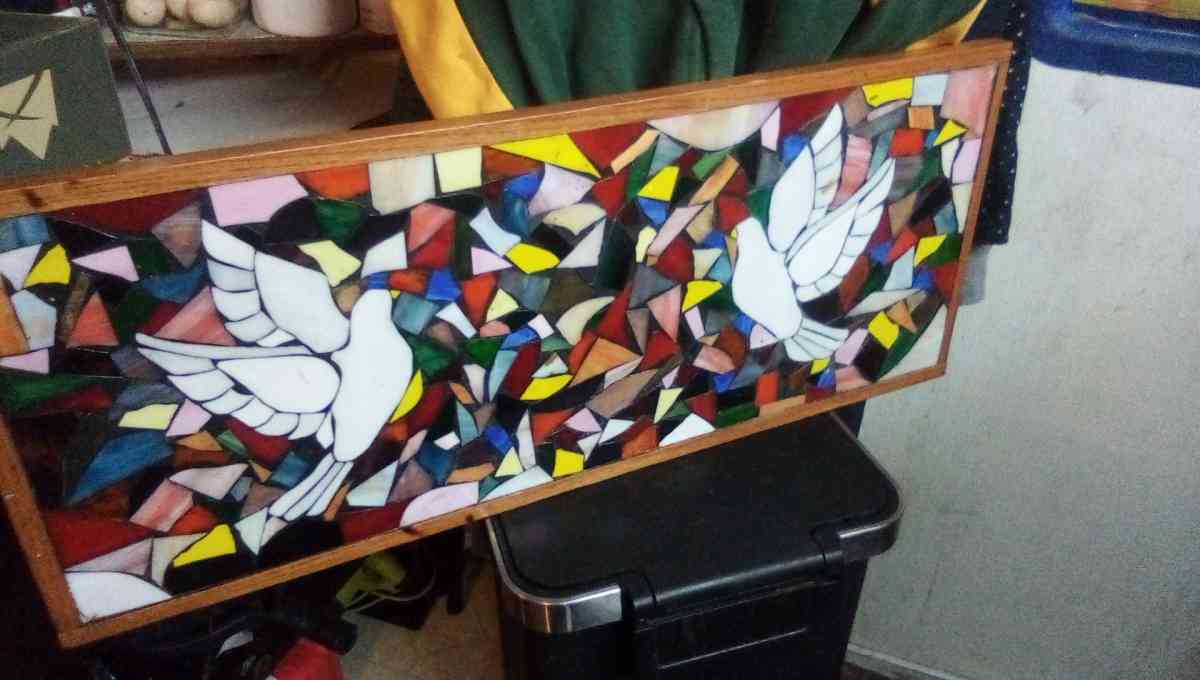 dove stained glass table - Hobbs, New Mexico