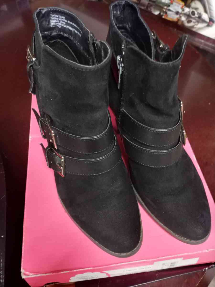 Woman Shoes - Dallas, Texas