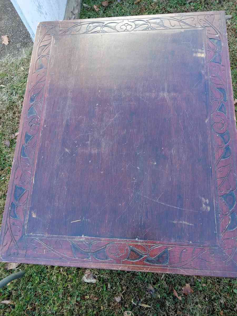 end table with storage ornate detailing - New Albany, Indiana - FleaMarketBay