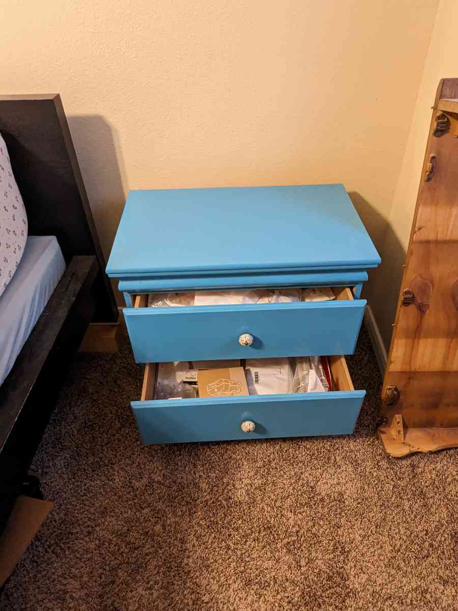 2 bedside night stands - Temple, Texas