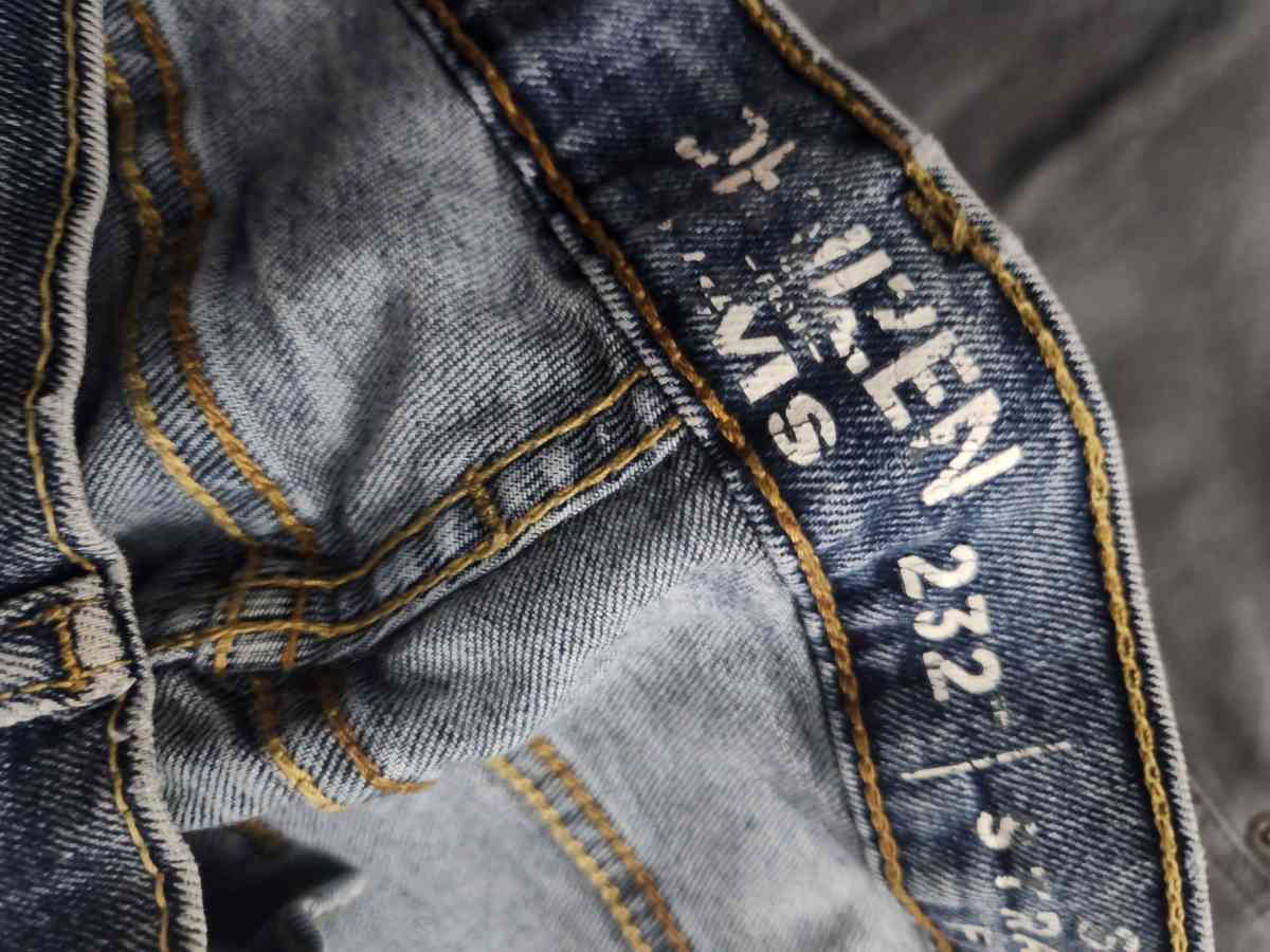 jeans - Buffalo Grove, Illinois - FleaMarketBay