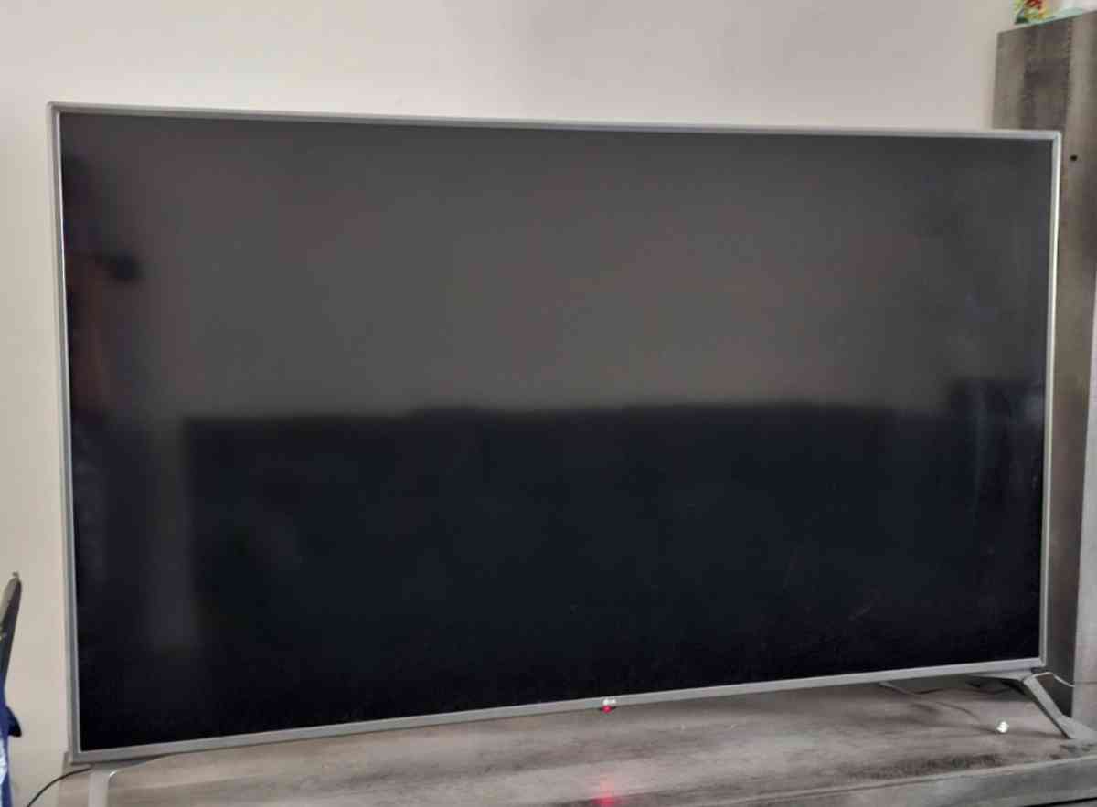 75 in Lg smart tv 4k HD tv like new no damages - Bell Gardens, California