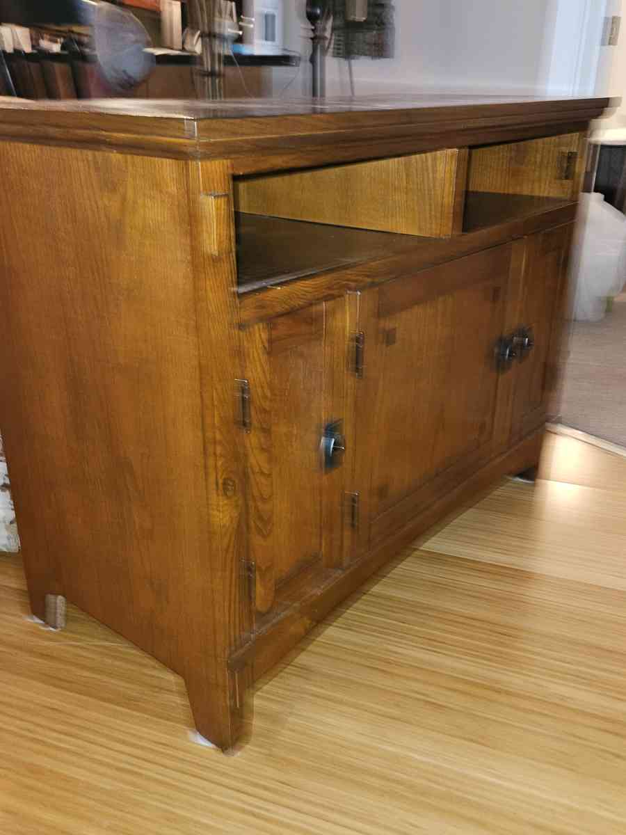 tv stand - Lynn, Massachusetts