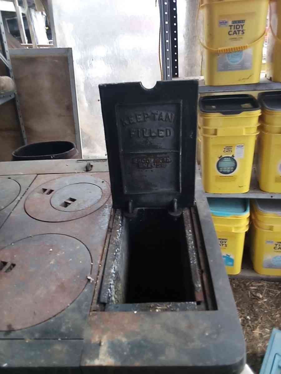 royal wood burning cook stove - Bedford, Kentucky - FleaMarketBay