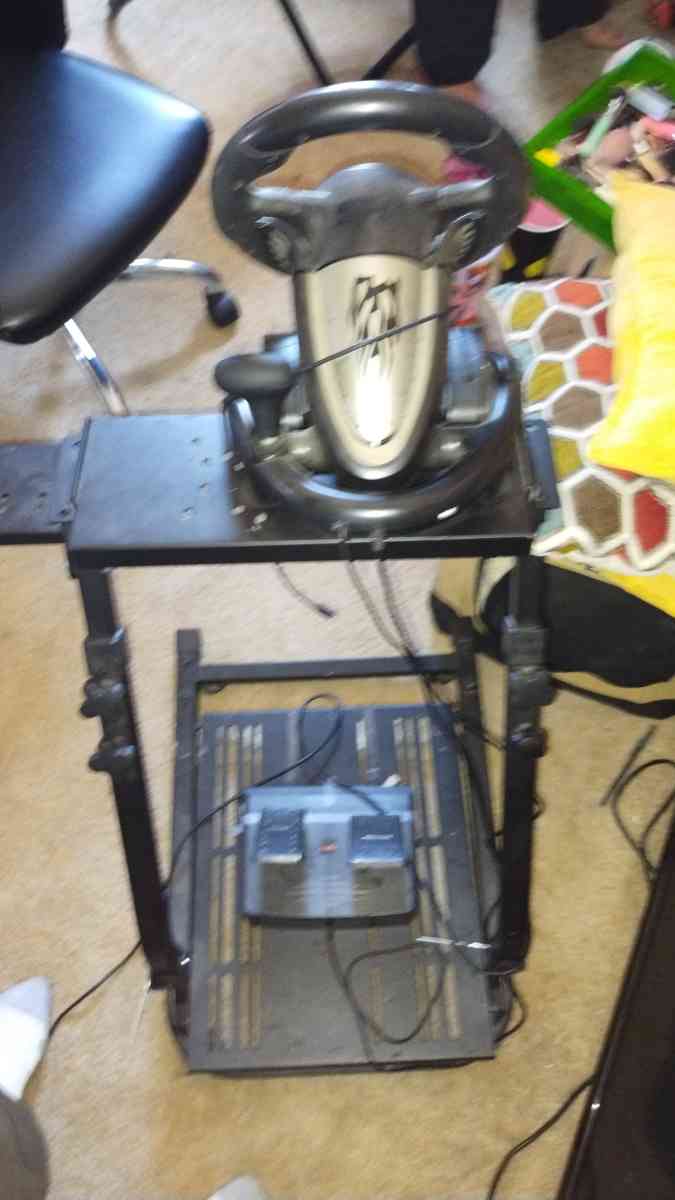 gaming chair and gaming steering wheel and pedals - Casa Grande, Arizona - FleaMarketBay