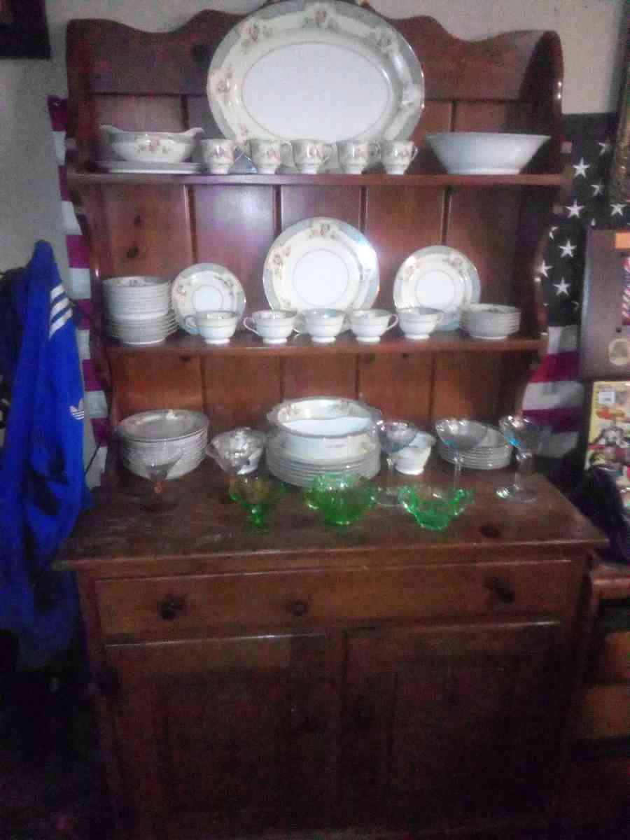 China Noritake pre 1951 service for 8 China cabinet included - Panama City, Florida