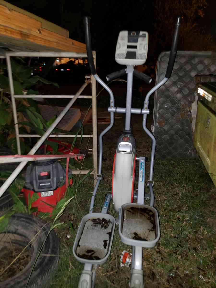 2012 Schwinn 420 Elliptical Trainer w Fan - Rayne, Louisiana - FleaMarketBay