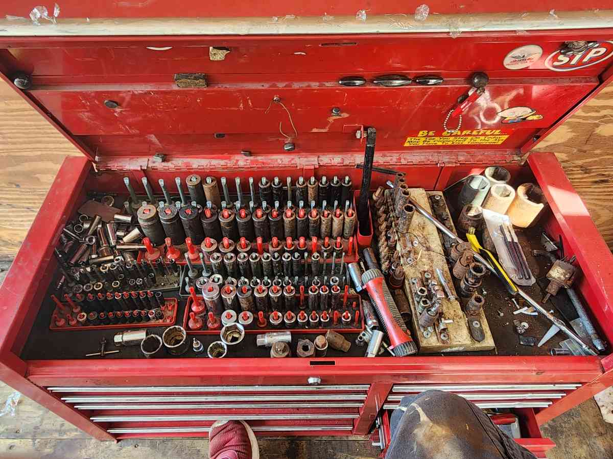 large top and bottom box full of tools - Orlando, Florida - FleaMarketBay