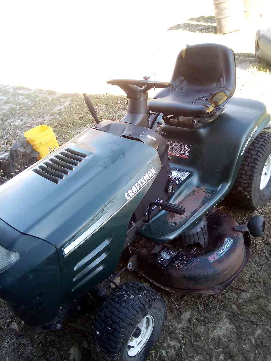 craftsman lawn mower 195 Briggs and Stratton engine als - Cedar Rapids, Iowa - FleaMarketBay