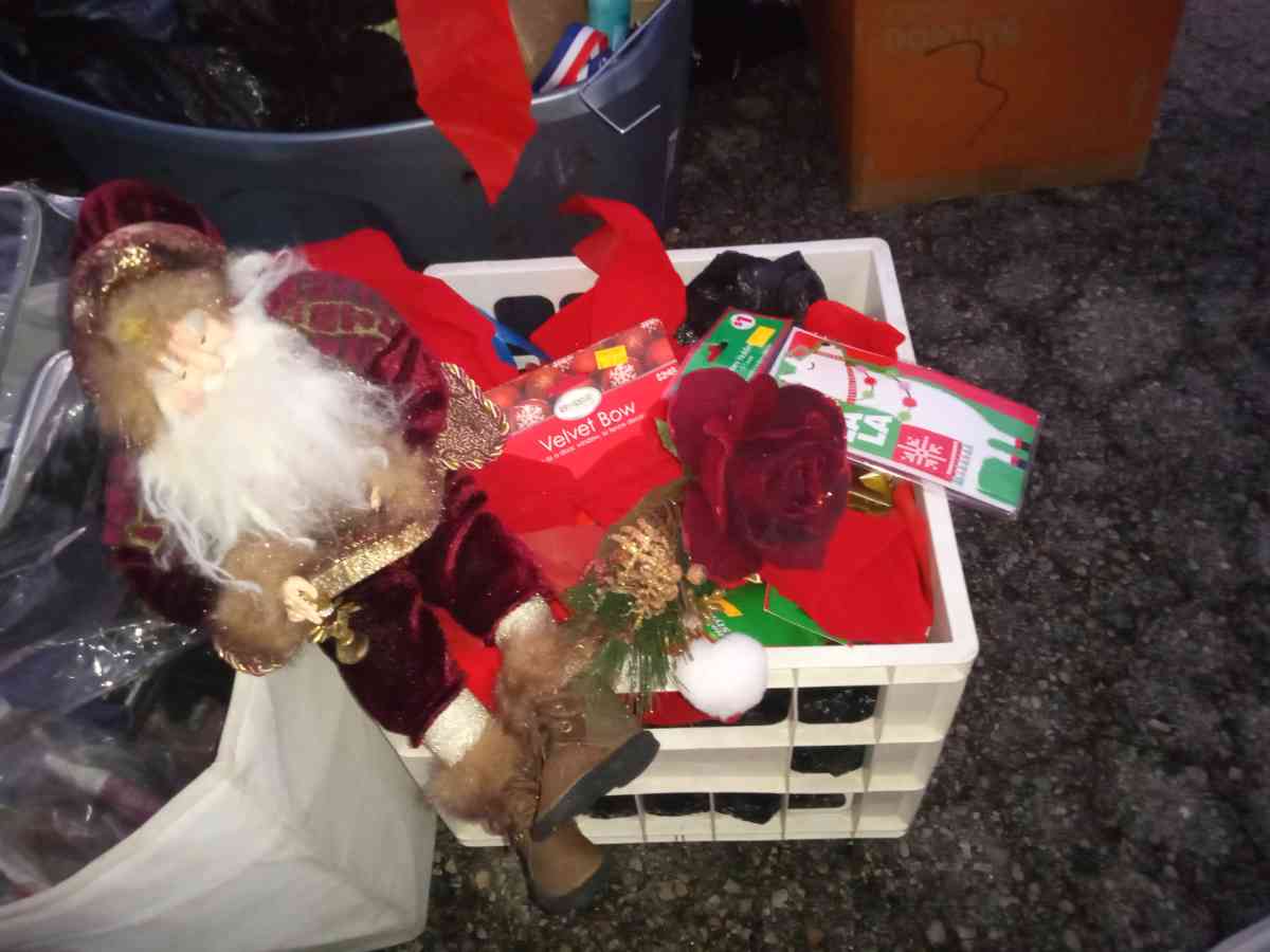 decorations ceramic dolphins - Bonner Springs, Kansas - FleaMarketBay