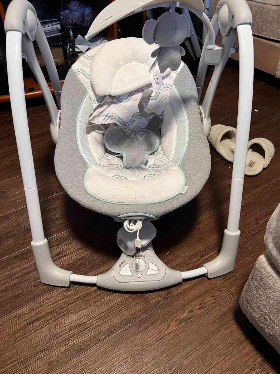 baby swing - Fredericksburg, Virginia - FleaMarketBay