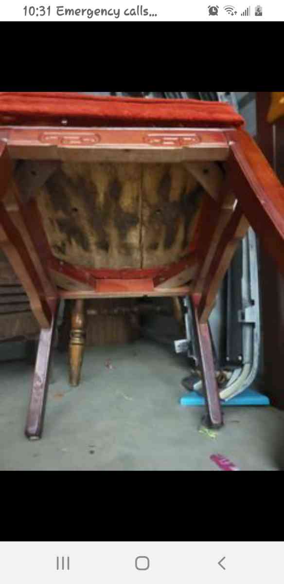 vintage red chair - Rayne, Louisiana - FleaMarketBay