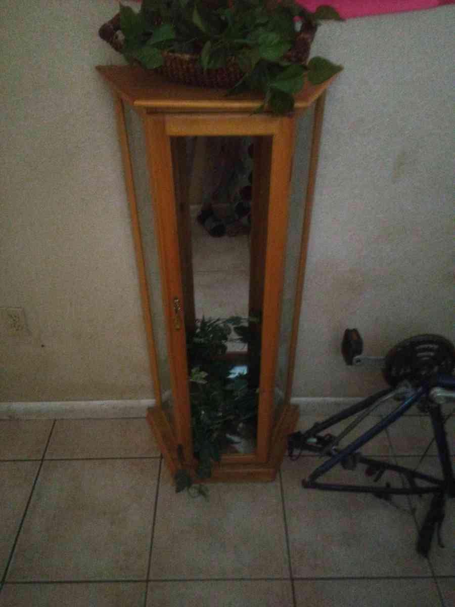Antique Wooden whatnot Stand - Tampa, Florida
