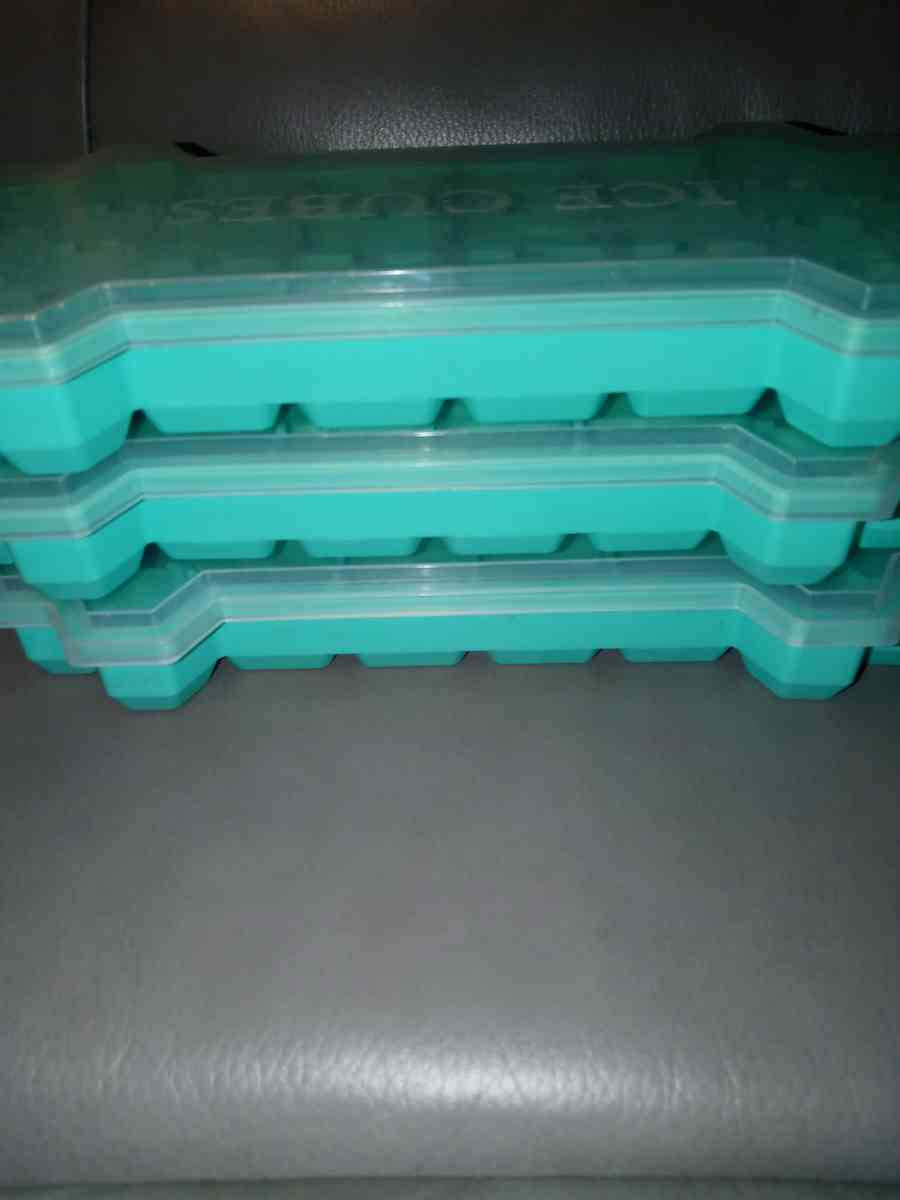 three honeycomb ice Cube mold trays with lids to regular ice - Davenport, Florida - FleaMarketBay