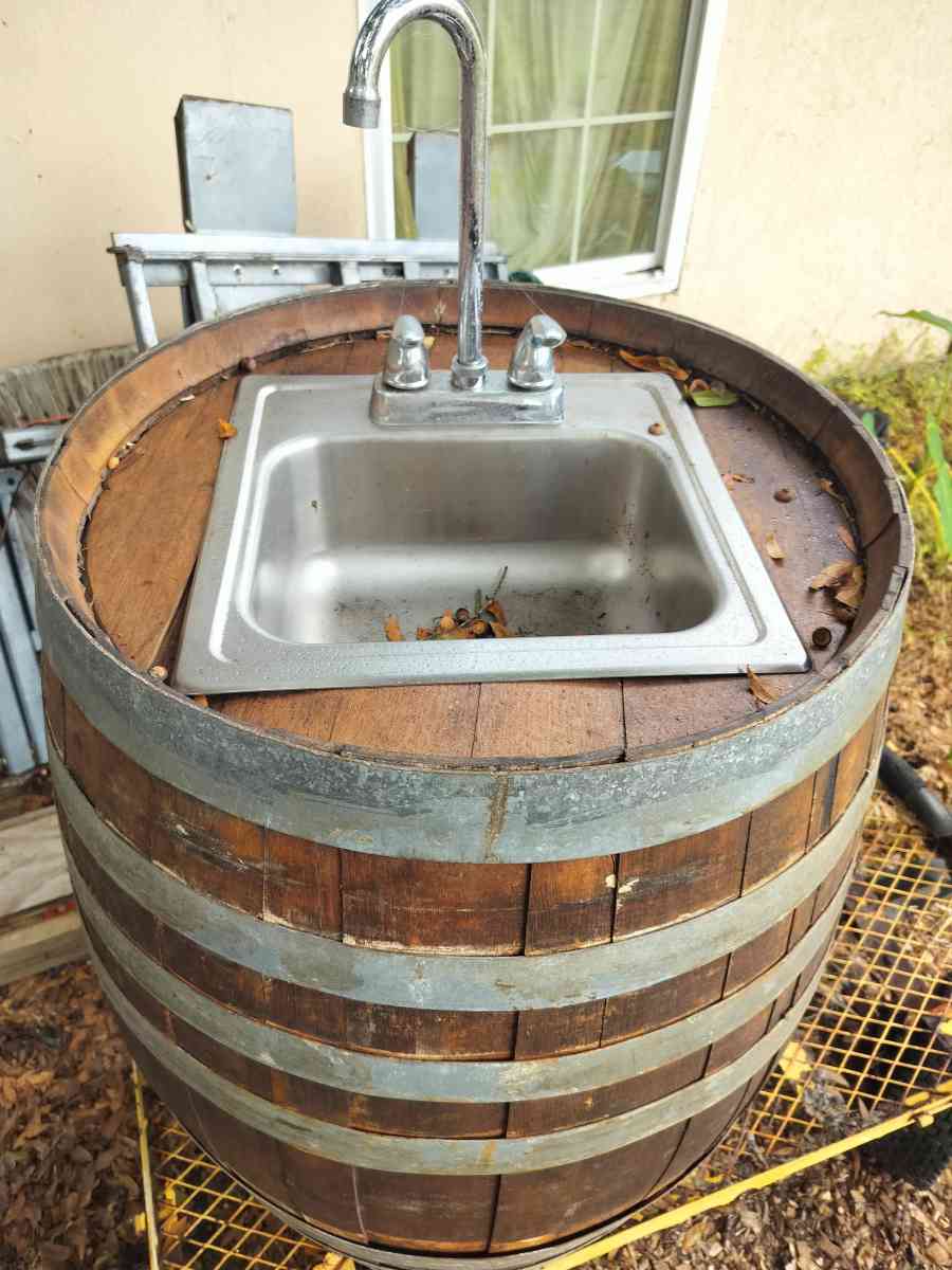 wooden barrel sink - Inverness, Florida - FleaMarketBay