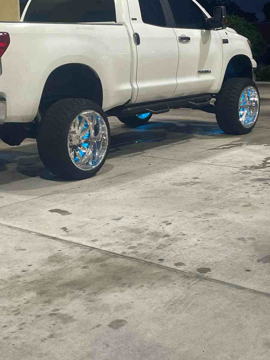 08 toyota tundra needs transmission - Clearwater, Florida