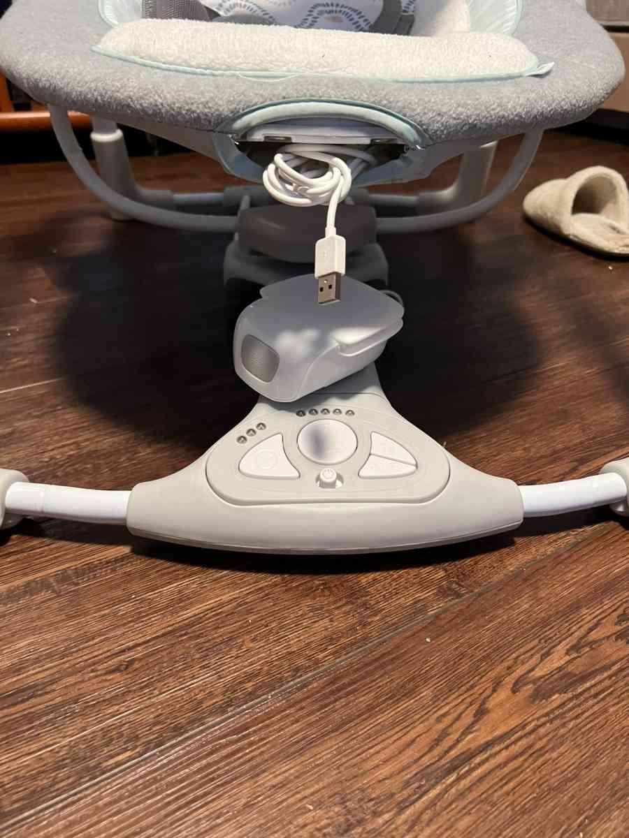 baby swing - Fredericksburg, Virginia - FleaMarketBay