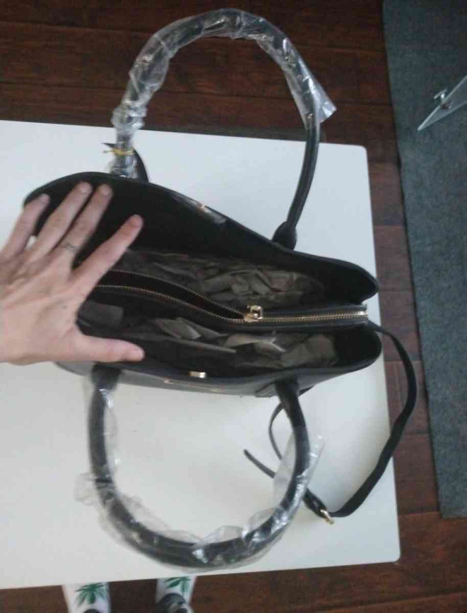 Bebe purse - Brooksville, Florida - FleaMarketBay