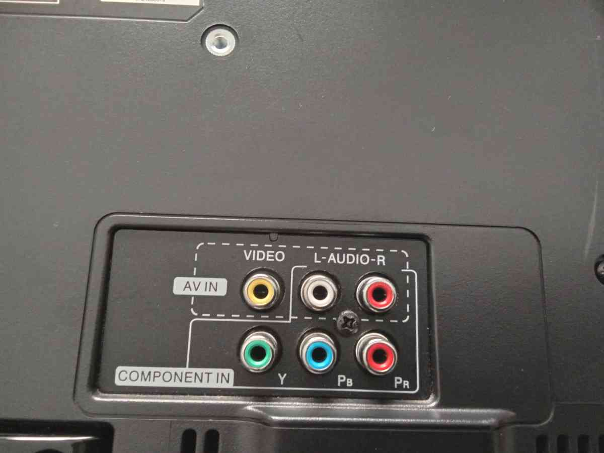 18 inch Dynex TV w FREE HDMI cable w FREE headphones - Indianapolis, Indiana - FleaMarketBay