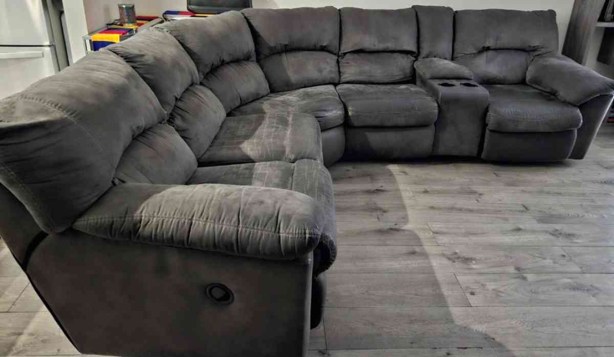 Ashley ASTRO blackgrey couch 2 recliner seater in great cond - Bell Gardens, California