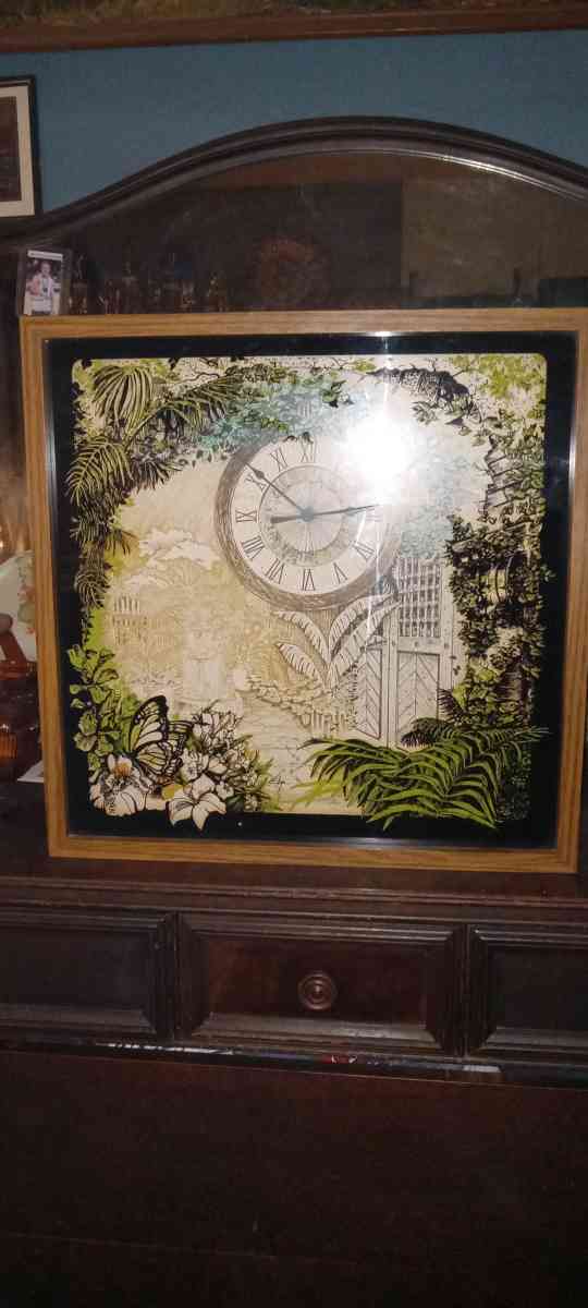 Elgin battery operated clock vintage - New Albany, Indiana - FleaMarketBay