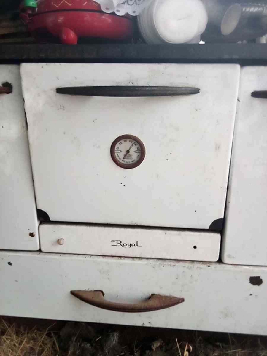 royal wood burning cook stove - Bedford, Kentucky - FleaMarketBay