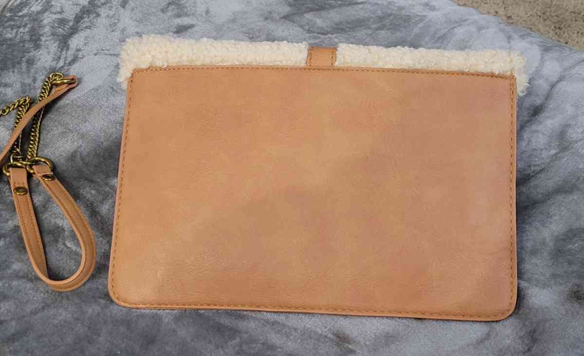 2 in 1 Leather Purse and Clutch - Sacramento, California - FleaMarketBay