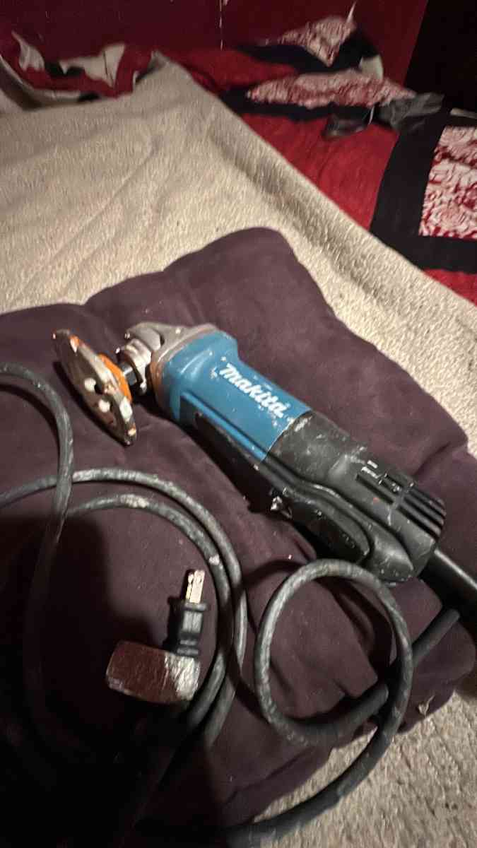 Makita grinder with cord and concrete pid - San Jose, California - FleaMarketBay