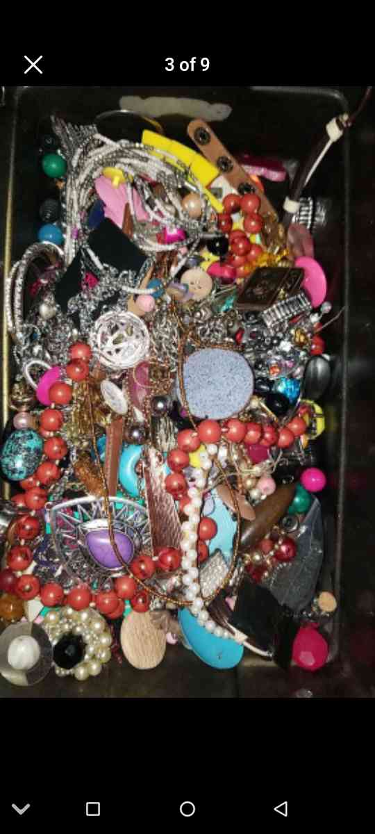 bulk new and broken jewelry and charms - New Port Richey, Florida - FleaMarketBay