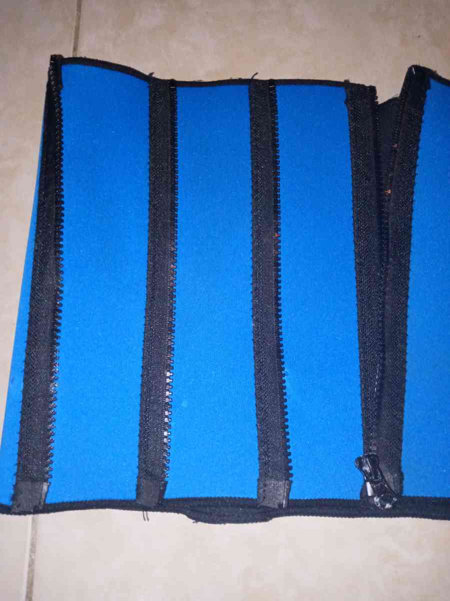 Golds Gym five zipper waist trimmer belt - Davenport, Florida - FleaMarketBay