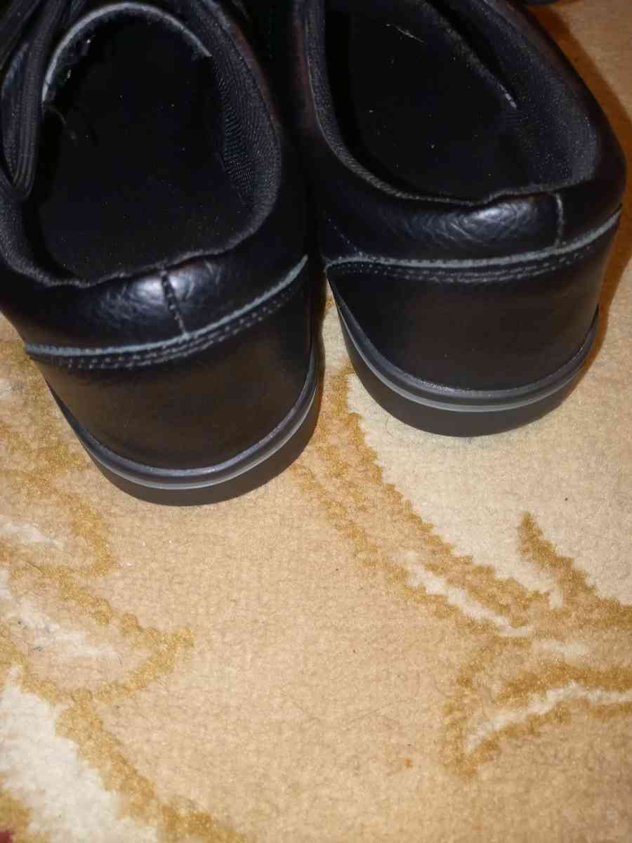 womens work shoes 7 and 12 tred safe - Davenport, Florida - FleaMarketBay