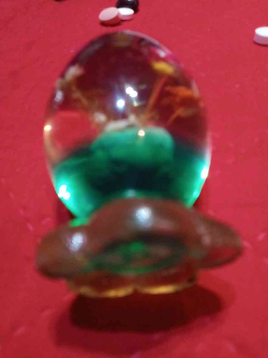 1960 to 1970s lucite acrylic egg - Davenport, Florida - FleaMarketBay