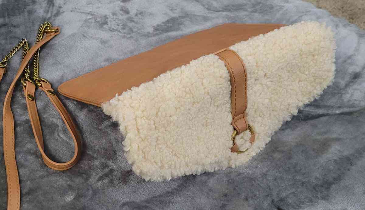 2 in 1 Leather Purse and Clutch - Sacramento, California - FleaMarketBay