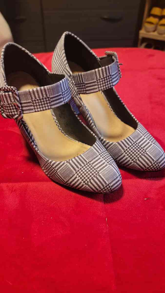 shoes - Dallas, Texas - FleaMarketBay