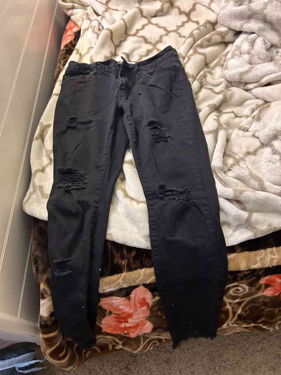 ripped jeans - Aurora, Colorado - FleaMarketBay