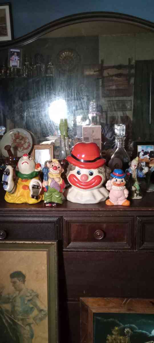 5 clown figurines 2 banks vintage - New Albany, Indiana - FleaMarketBay